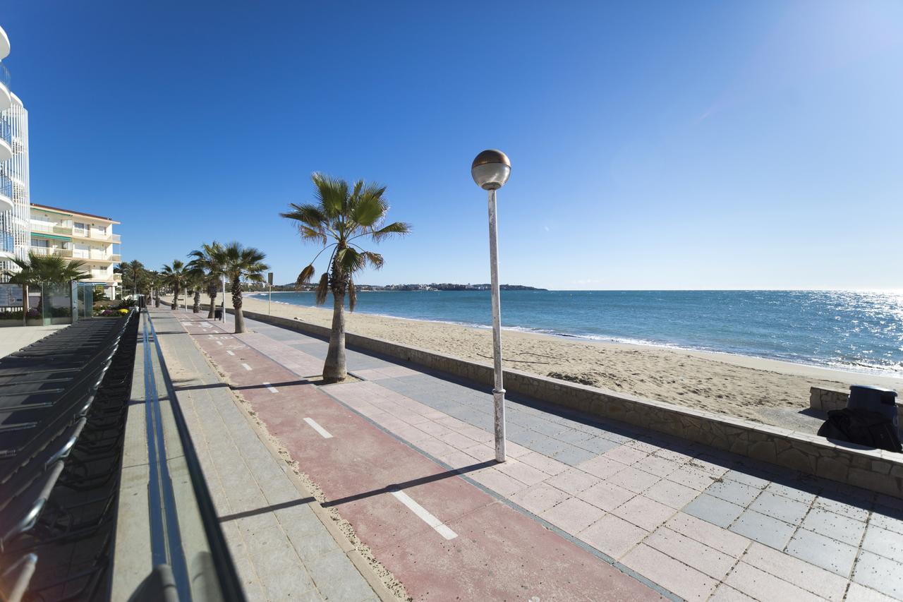 Apartamentos Turisticos Augustus Cambrils Bagian luar foto