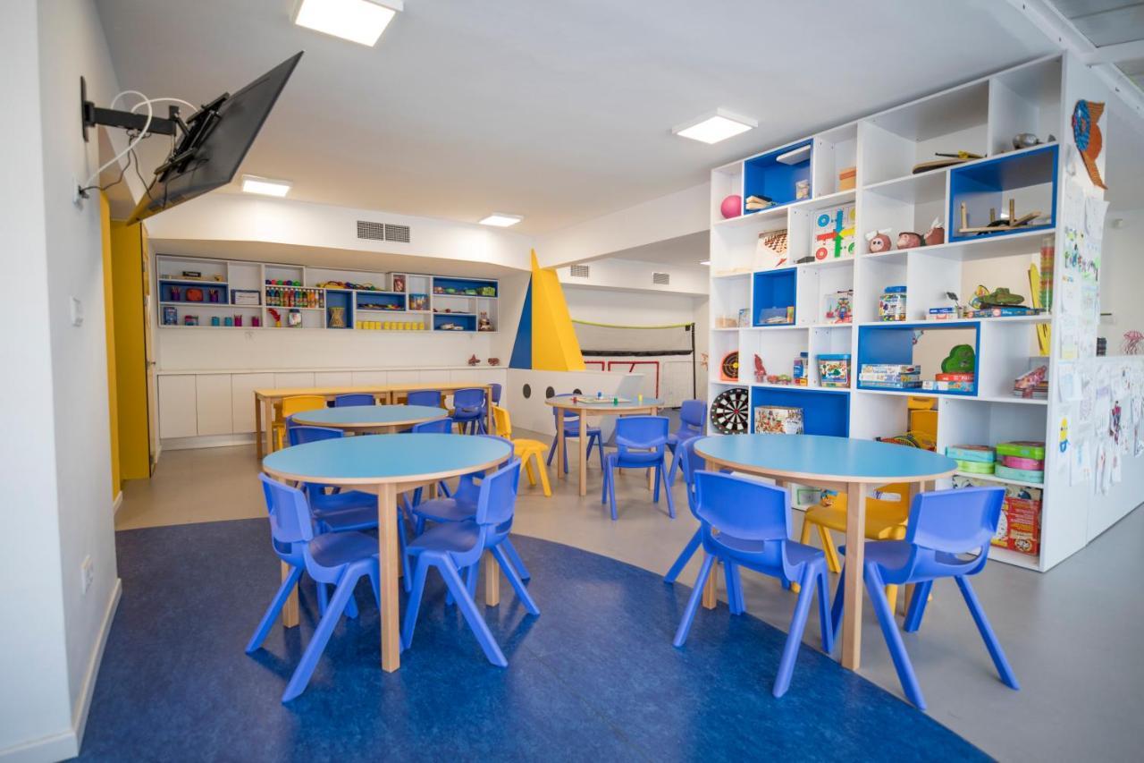 Apartamentos Turisticos Augustus Cambrils Bagian luar foto